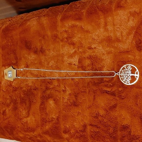 🇨🇦3 For $20🇨🇦NWT Silver toned Tree of Life Necklace - Picture 1 of 5